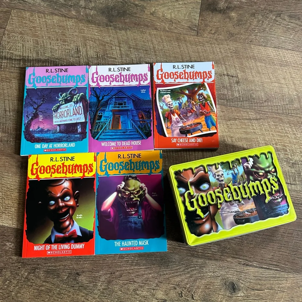 Collectors Scholastic Goosebumps Book Set with metal tin